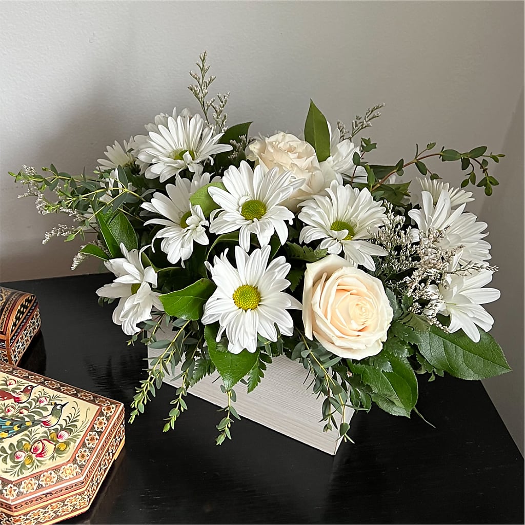 Fresh Linen Box Bouquet – Hartland Flowers And Events, Hartland MI