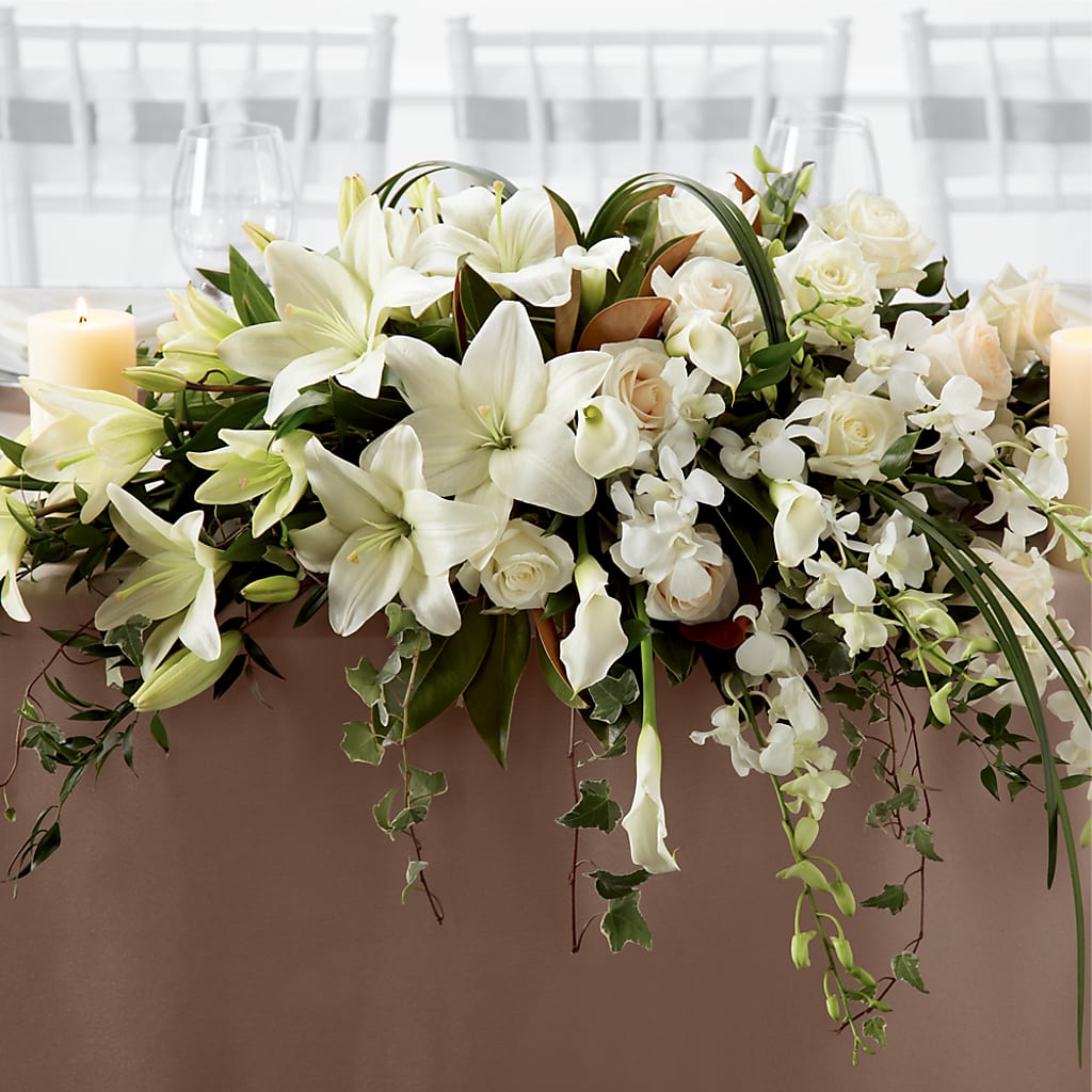 White Linen Arrangement – Hartland Flowers And Events, Hartland MI